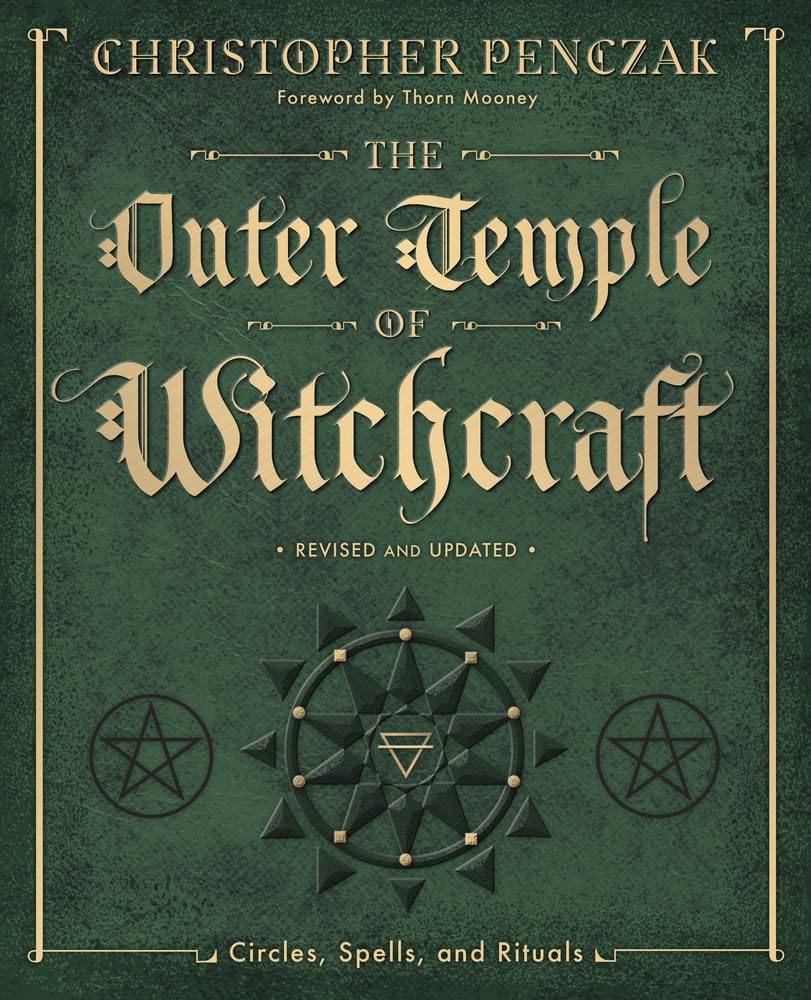 The Outer Temple of Witchcraft : Circles, Spells, and Rituals