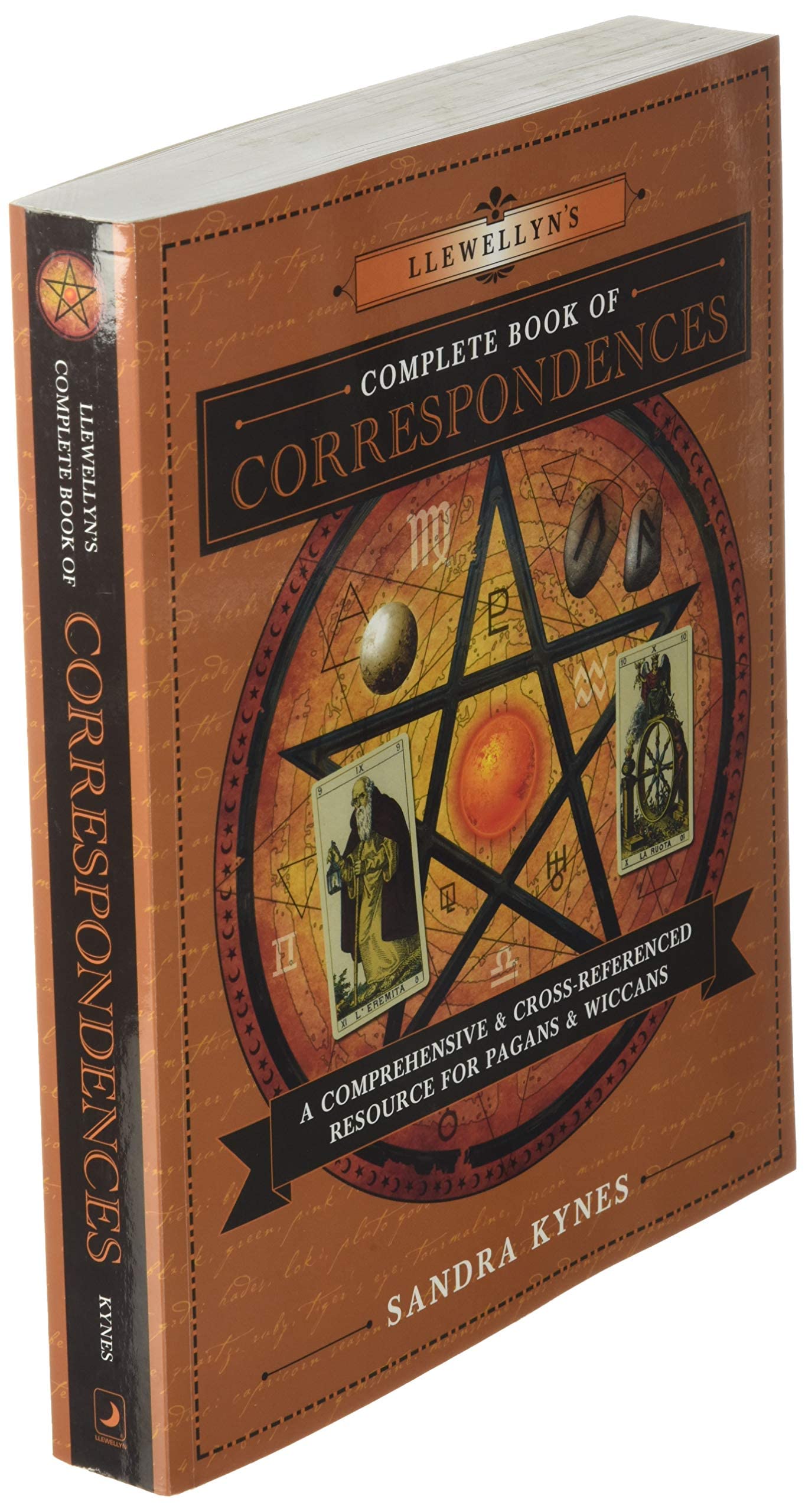 Llewellyn's Complete Book of Correspondences : A Comprehensive & Cross-Referenced Resource for Pagans & Wiccans